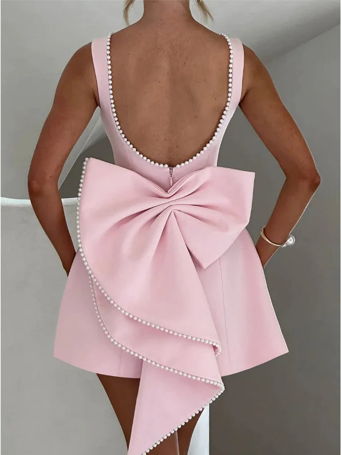 Harmonia | Elegant Mini Kjole med Smigrende Silhuet