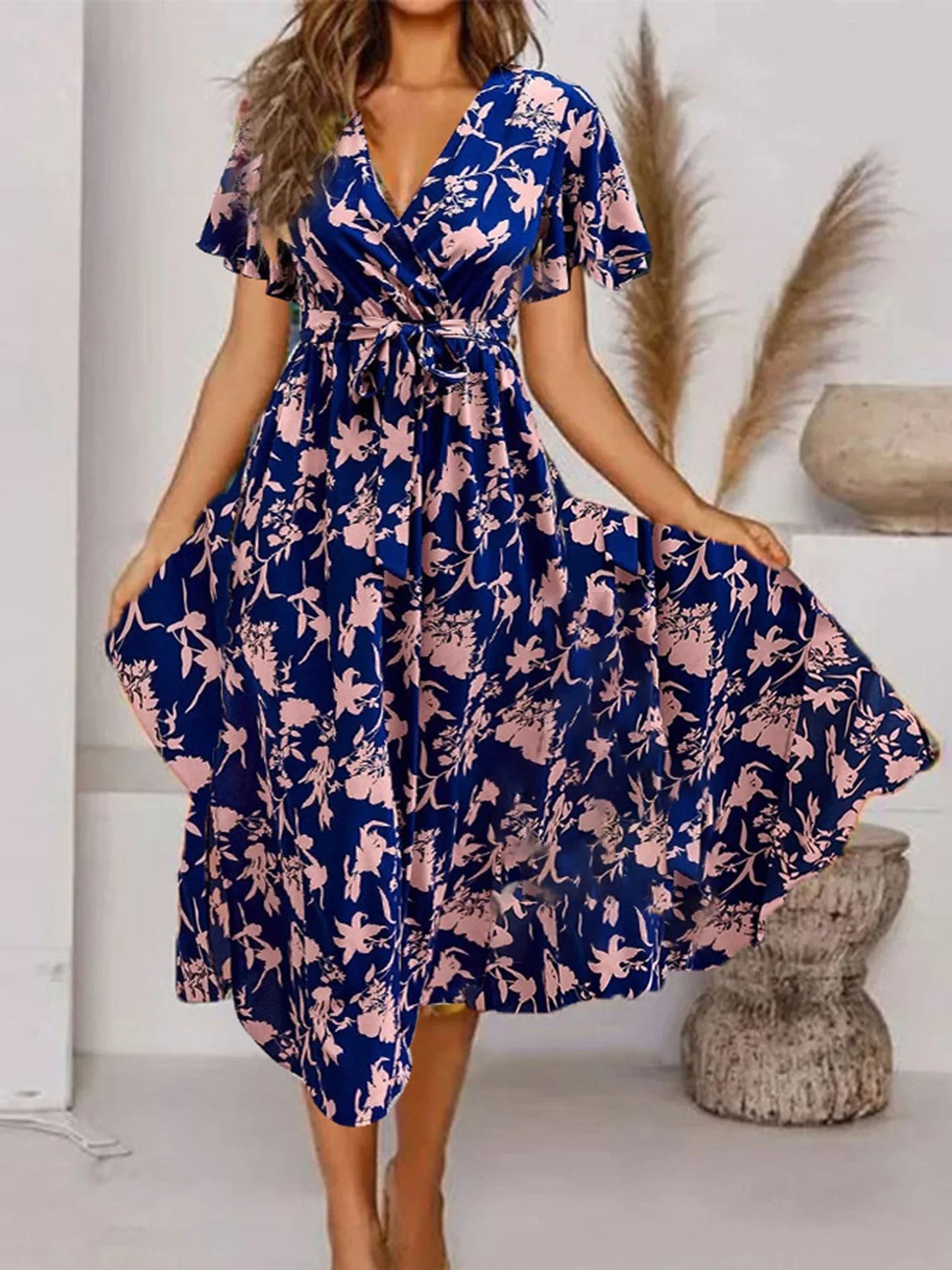 Evy | Elegant Midi Kjole med Romantisk Blomsterprint