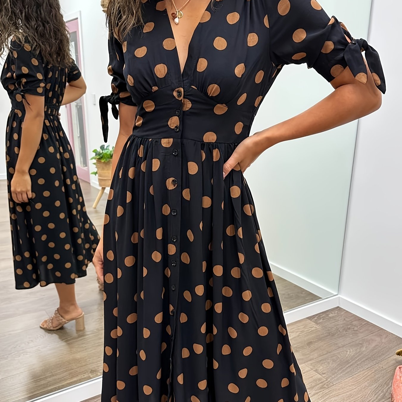 Jade | Chic Polka Dot Midi Kjole til Enhver Lejlighed