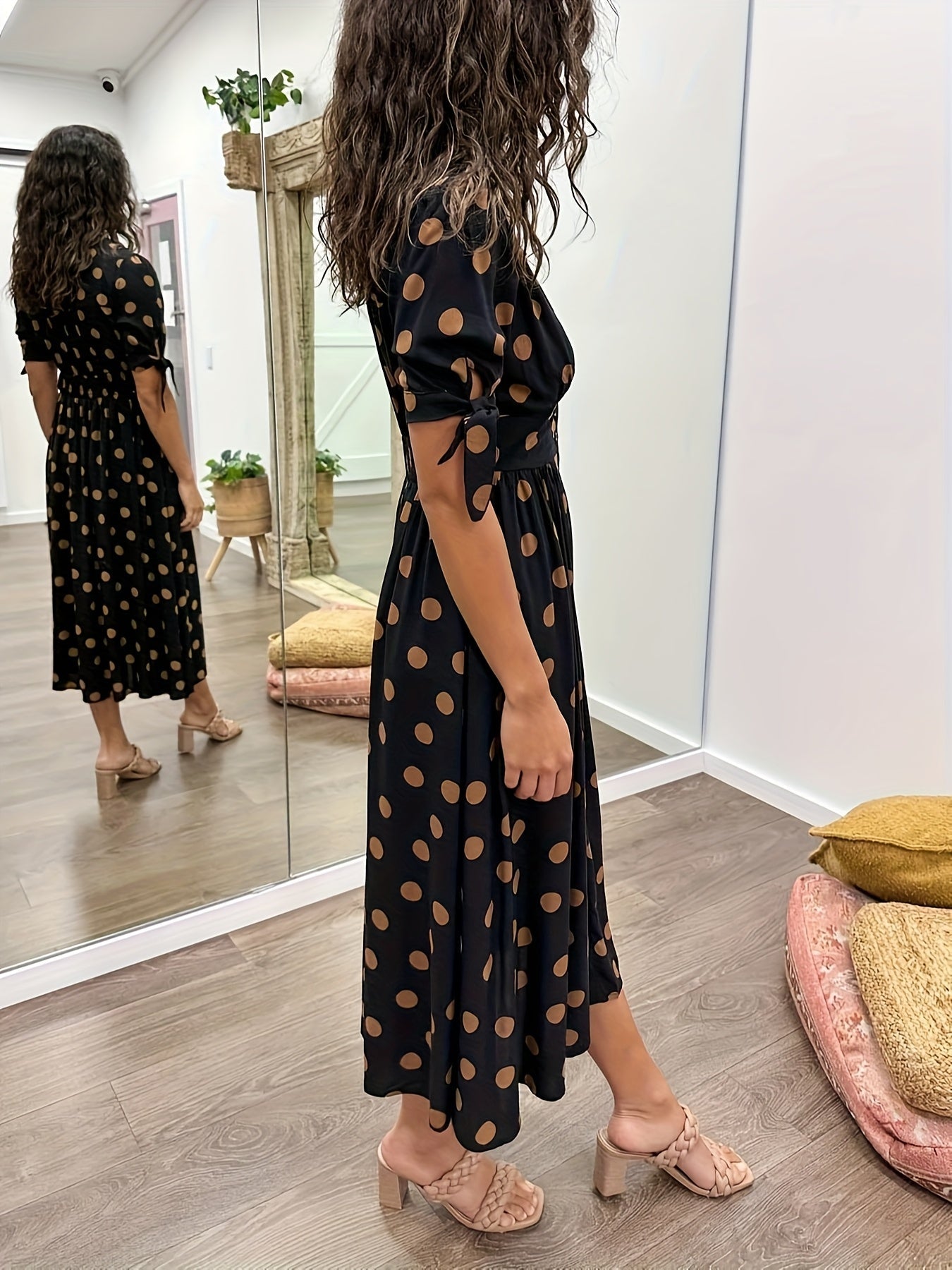 Jade | Chic Polka Dot Midi Kjole til Enhver Lejlighed