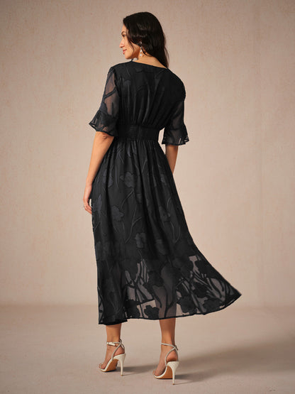 Kyla | Elegant Midi Kjole med Flatterende Ærmer og Blonde Detaljer
