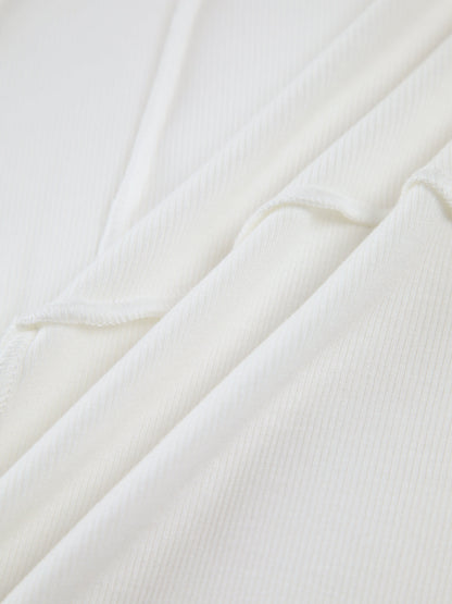 Bronte | Elegant Ribbet Top med Flatterende Søm Detaljer