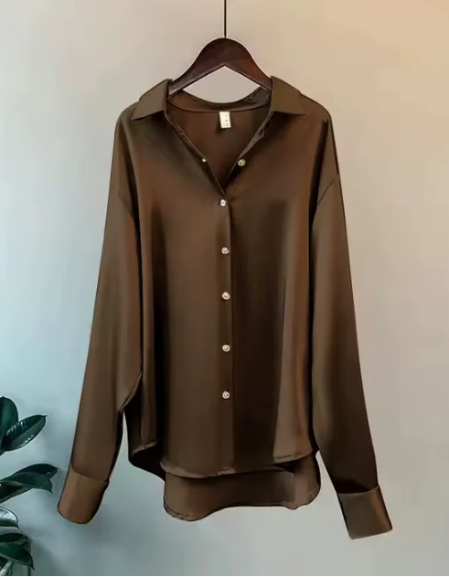 Olive | Elegant Fit Bluse med Blød Glans