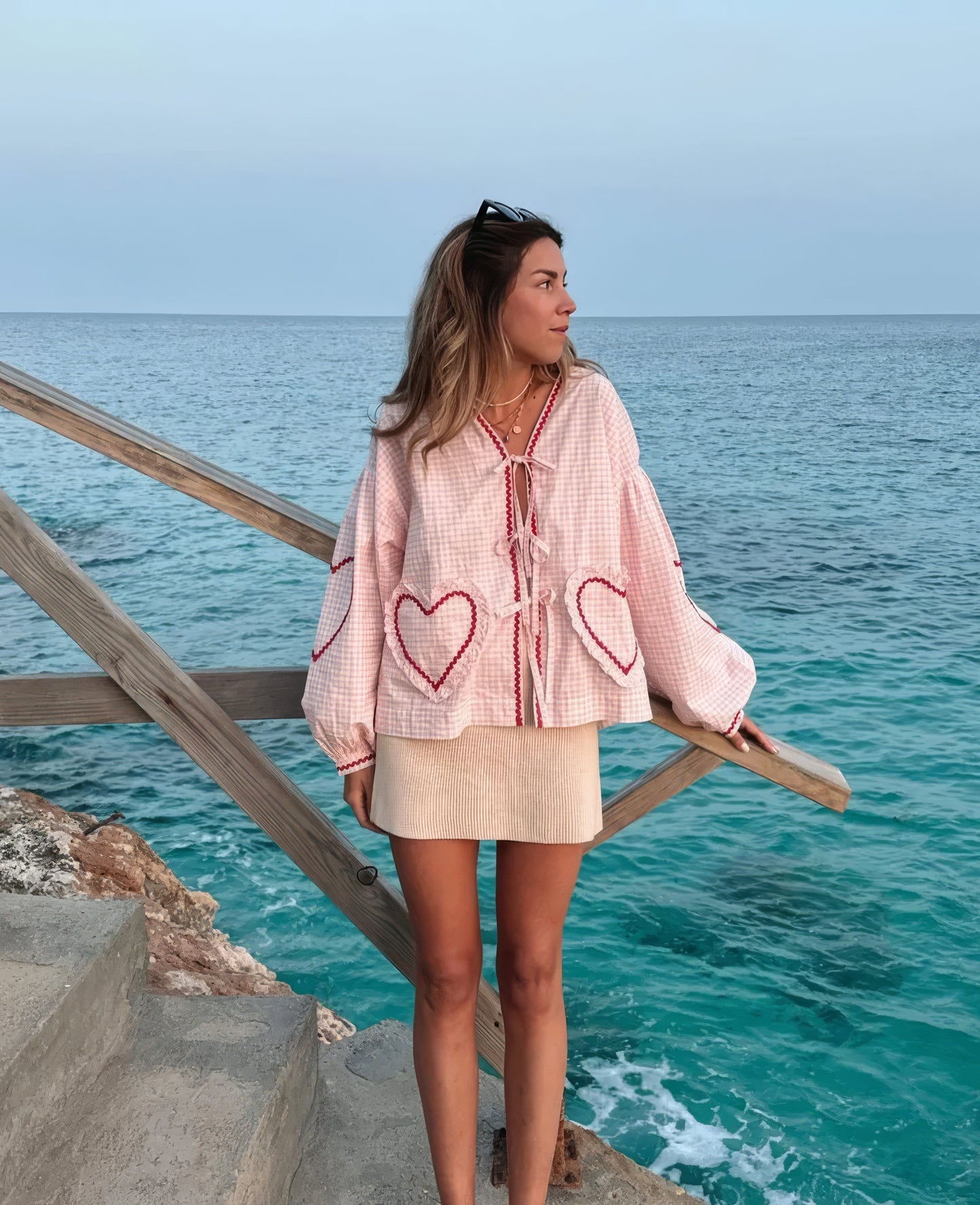 Betty | Romantisk Hjerte Bluse til Stilfulde Kvinder