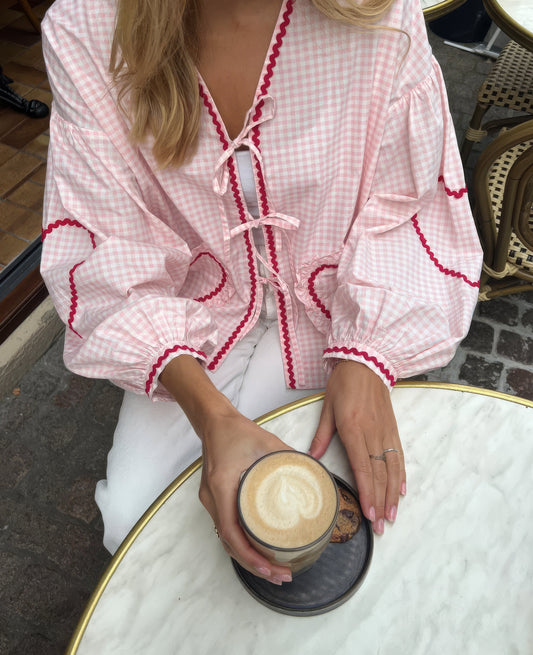 Betty | Romantisk Hjerte Bluse til Stilfulde Kvinder