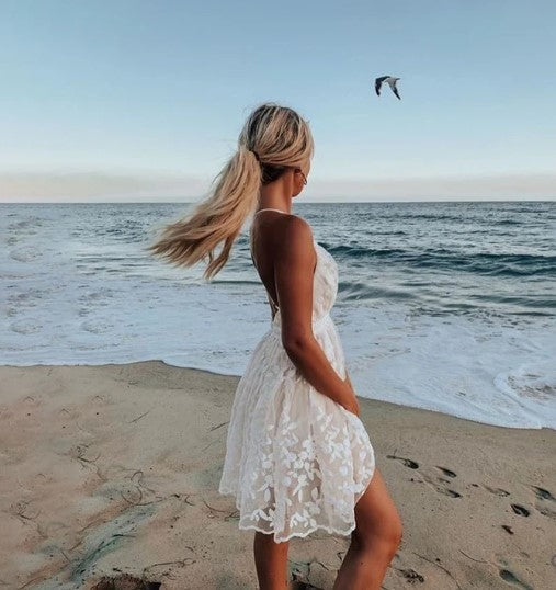 Naomi | Kvinders Elegant Hvid Rygfri V-Hals Mini Sommerkjole
