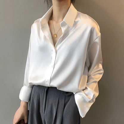 Olive | Elegant Fit Bluse med Blød Glans