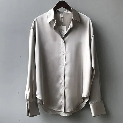Olive | Elegant Fit Bluse med Blød Glans
