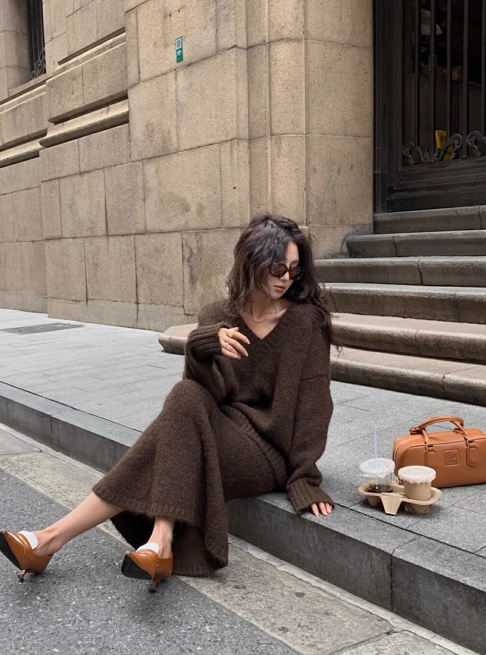 Morgan | Kvinders V-hals Strikket Sweater og Flared Midi Skirt Sæt