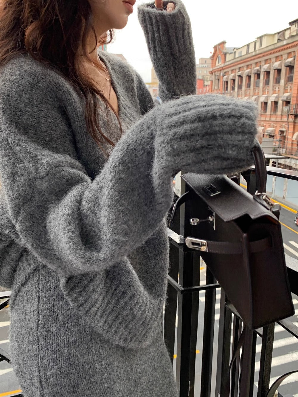 Morgan | Kvinders V-hals Strikket Sweater og Flared Midi Skirt Sæt