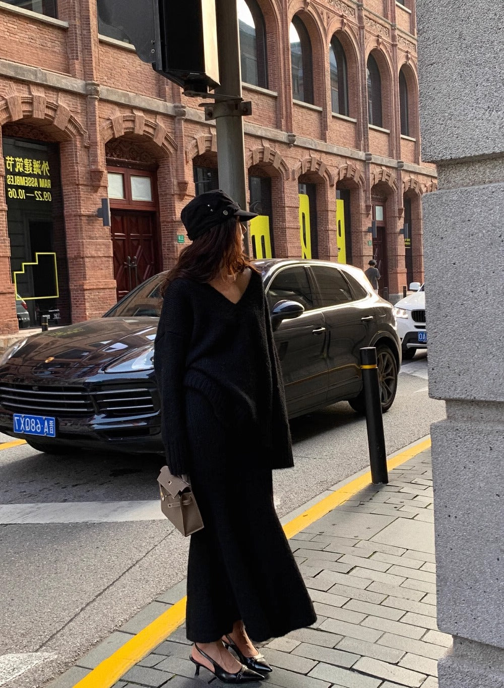 Morgan | Kvinders V-hals Strikket Sweater og Flared Midi Skirt Sæt