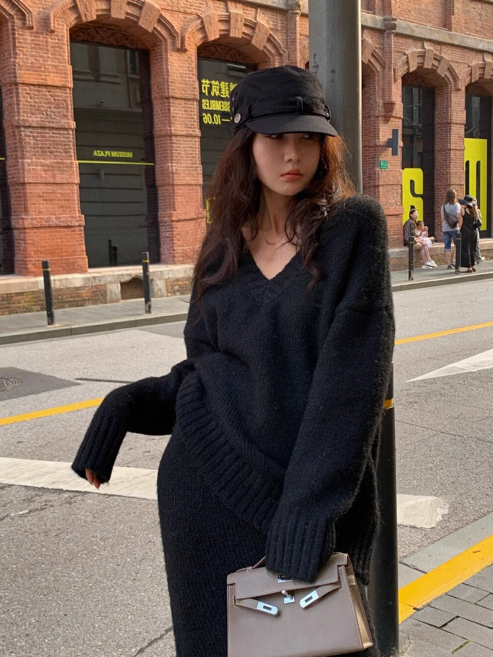 Morgan | Kvinders V-hals Strikket Sweater og Flared Midi Skirt Sæt