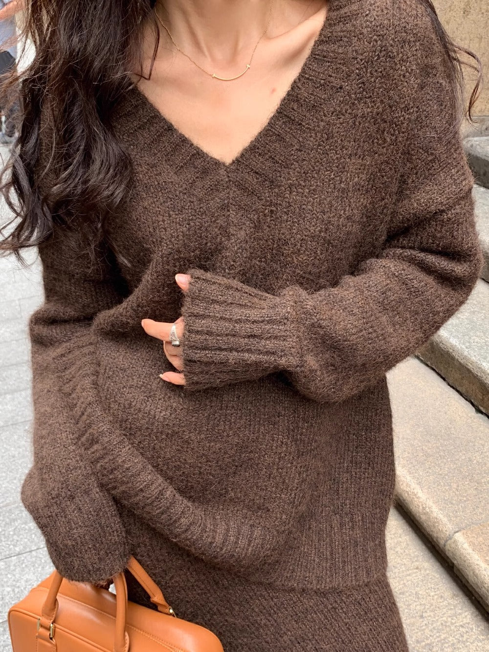 Morgan | Kvinders V-hals Strikket Sweater og Flared Midi Skirt Sæt