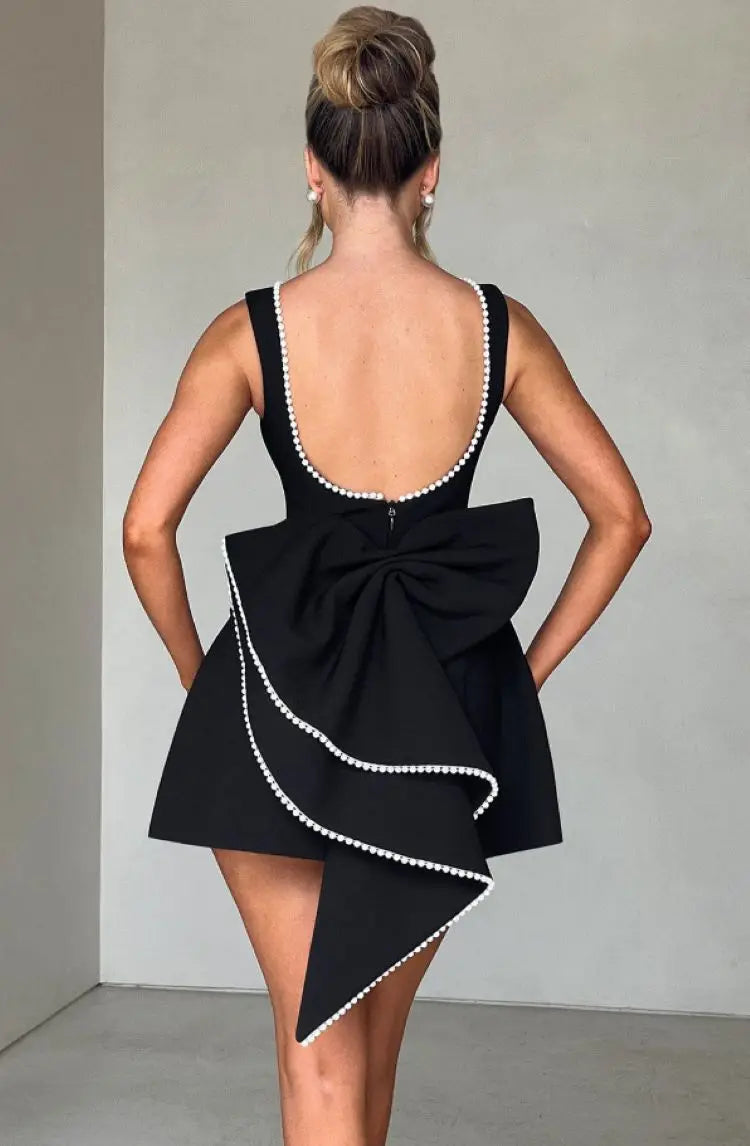 Harmonia | Elegant Mini Kjole med Smigrende Silhuet