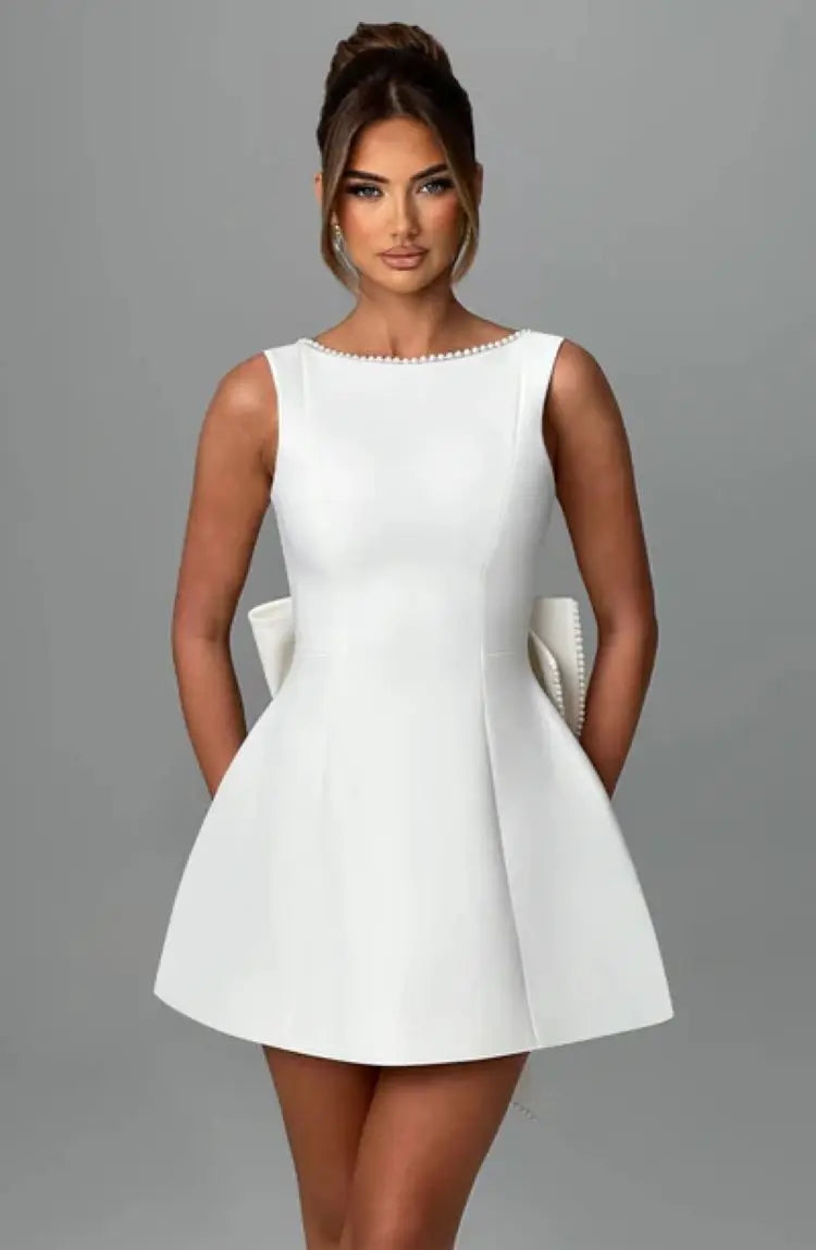 Harmonia | Elegant Mini Kjole med Smigrende Silhuet