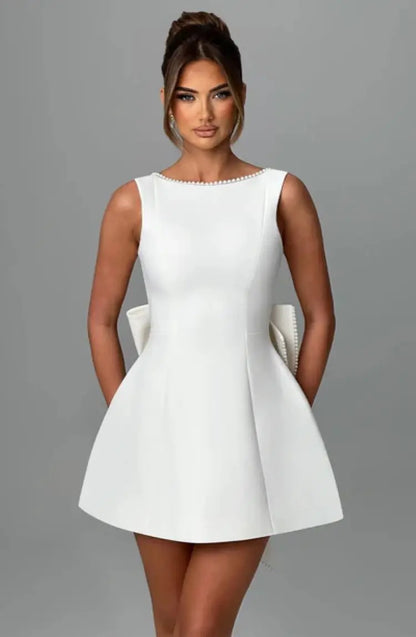 Harmonia | Elegant Mini Kjole med Smigrende Silhuet