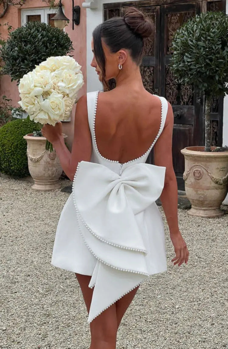 Harmonia | Elegant Mini Kjole med Smigrende Silhuet
