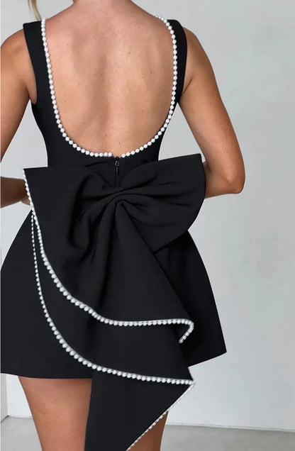 Harmonia | Elegant Mini Kjole med Smigrende Silhuet