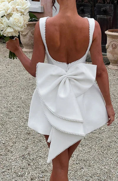 Harmonia | Elegant Mini Kjole med Smigrende Silhuet