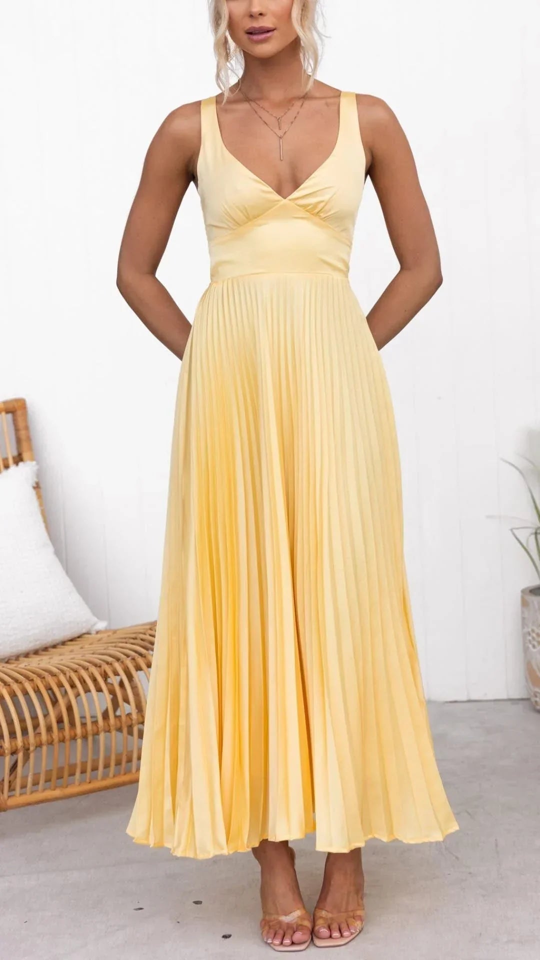 Mandy | Elegant Gul Plisseret V-Hals Maxi Kjole