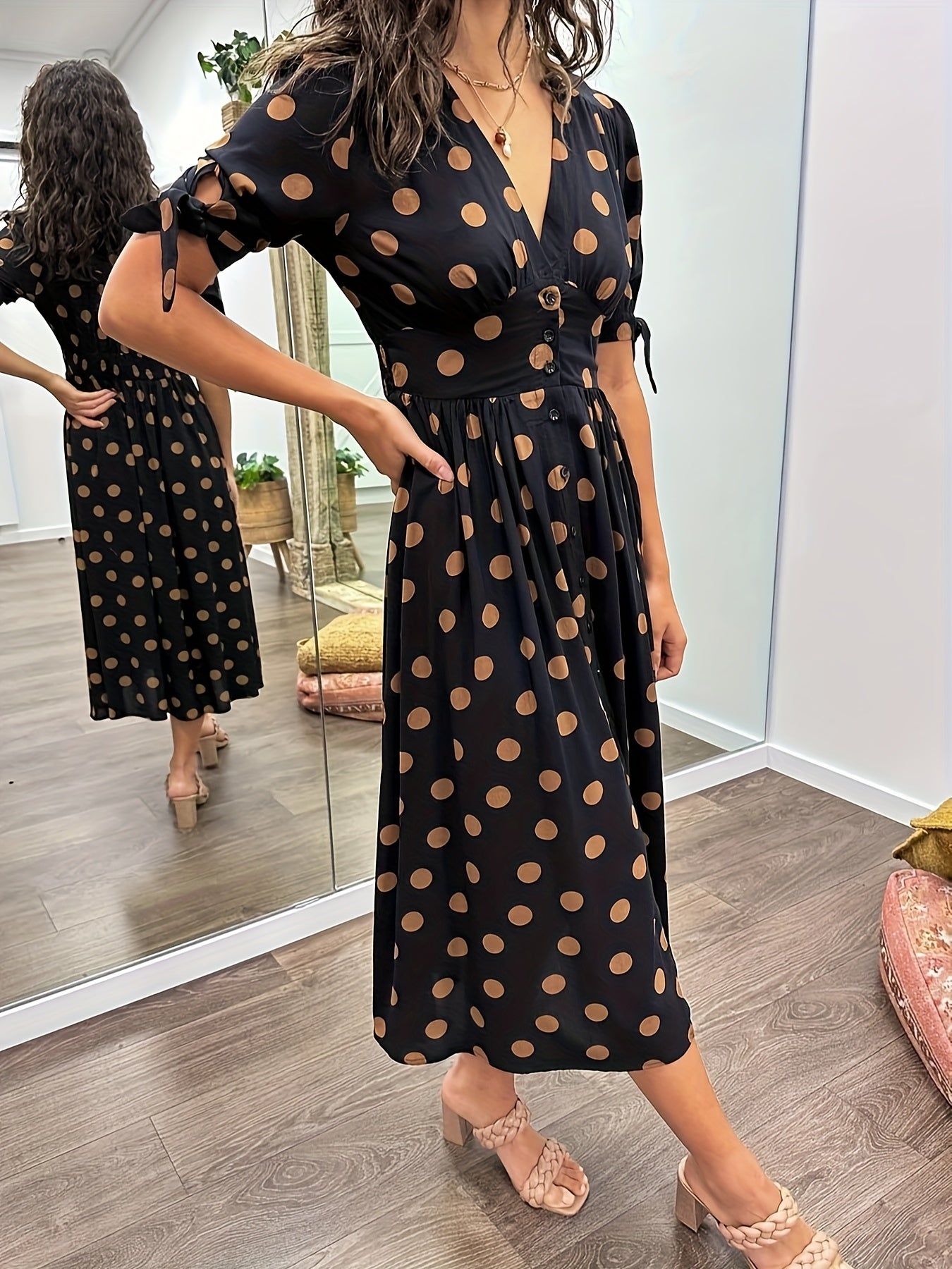 Jade | Chic Polka Dot Midi Kjole til Enhver Lejlighed