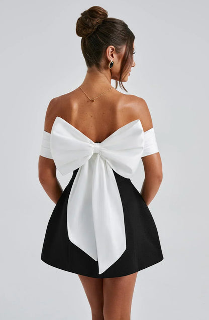 Jessica | Elegant Mini Kjole med Moderne Sløjfedetalje