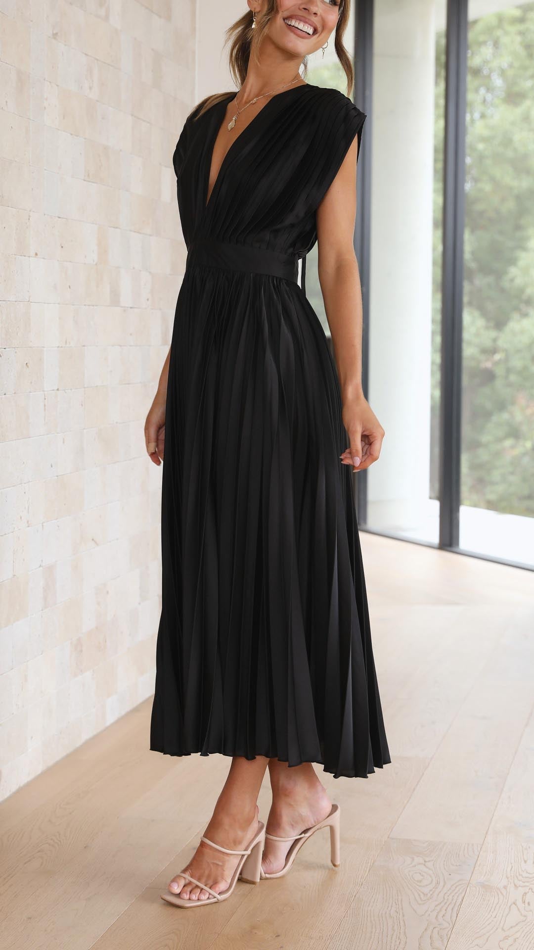 Doris | Kvinders V-hals Fit & Flare Midi Kjole