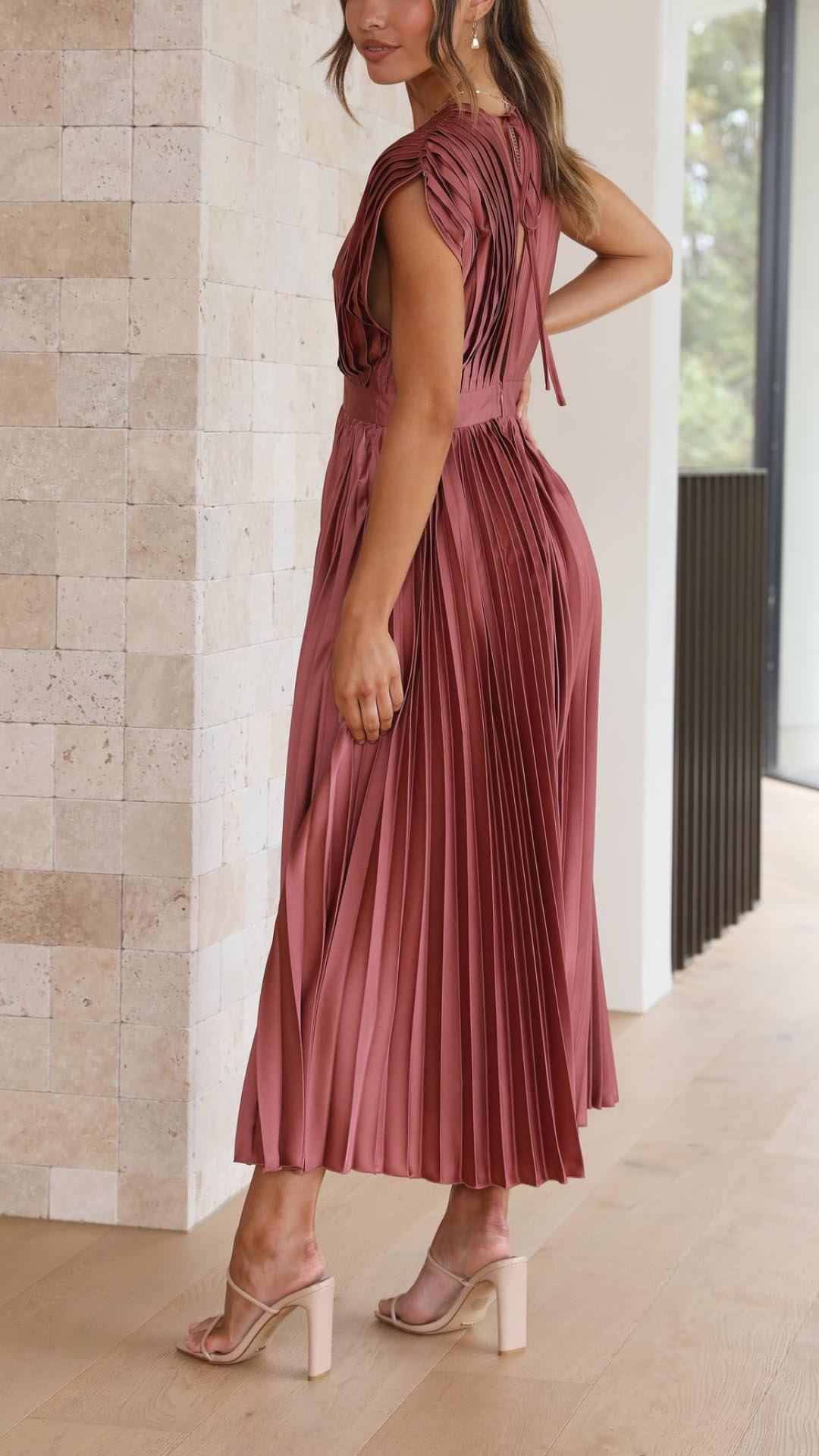 Doris | Kvinders V-hals Fit & Flare Midi Kjole