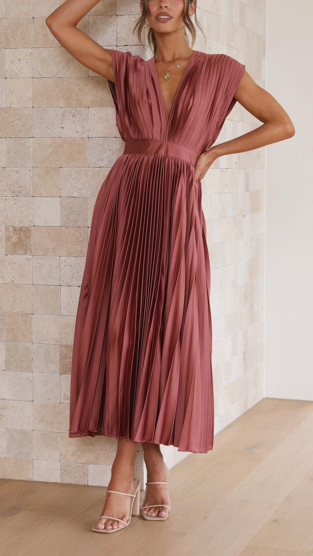 Doris | Kvinders V-hals Fit & Flare Midi Kjole
