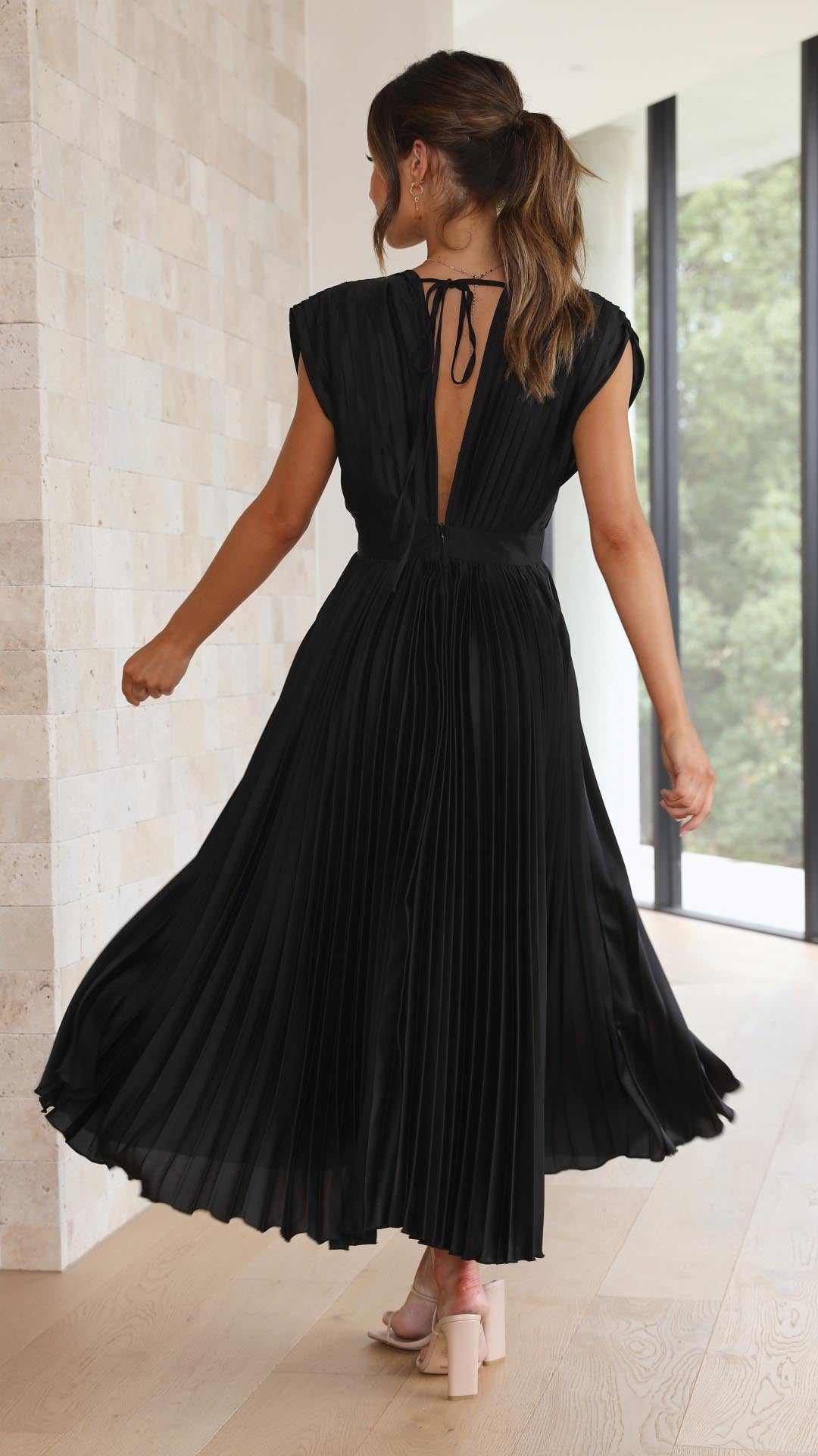 Doris | Kvinders V-hals Fit & Flare Midi Kjole