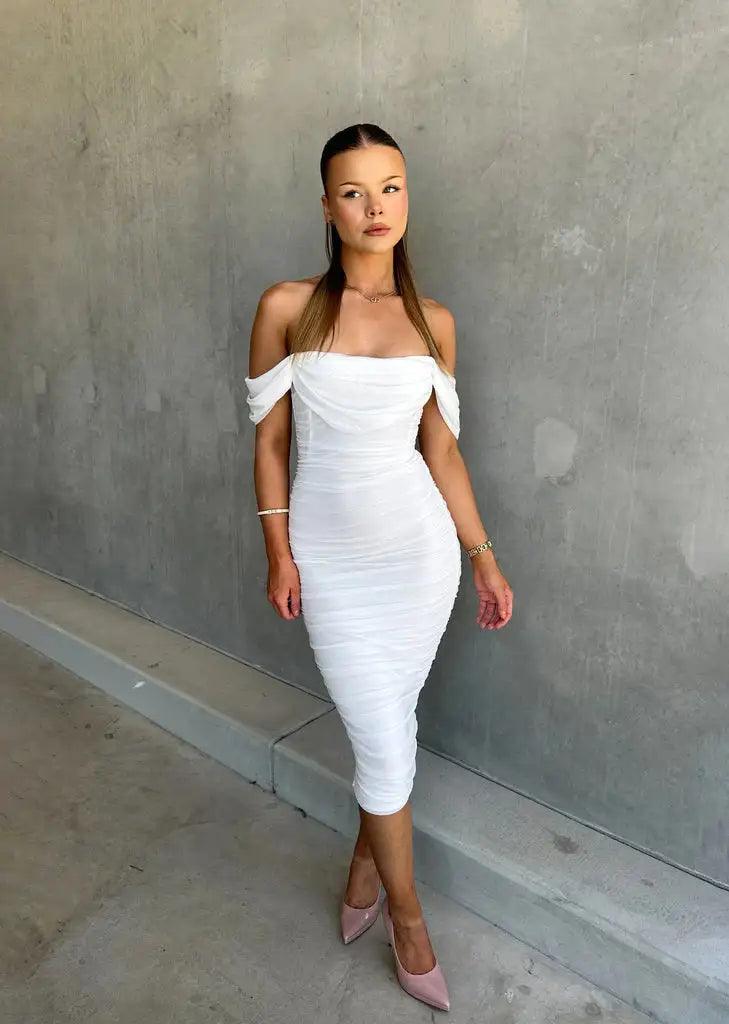 Scarlett | Elegant Off-Shoulder Bodycon Midi Kjole med Draperede Ærmer